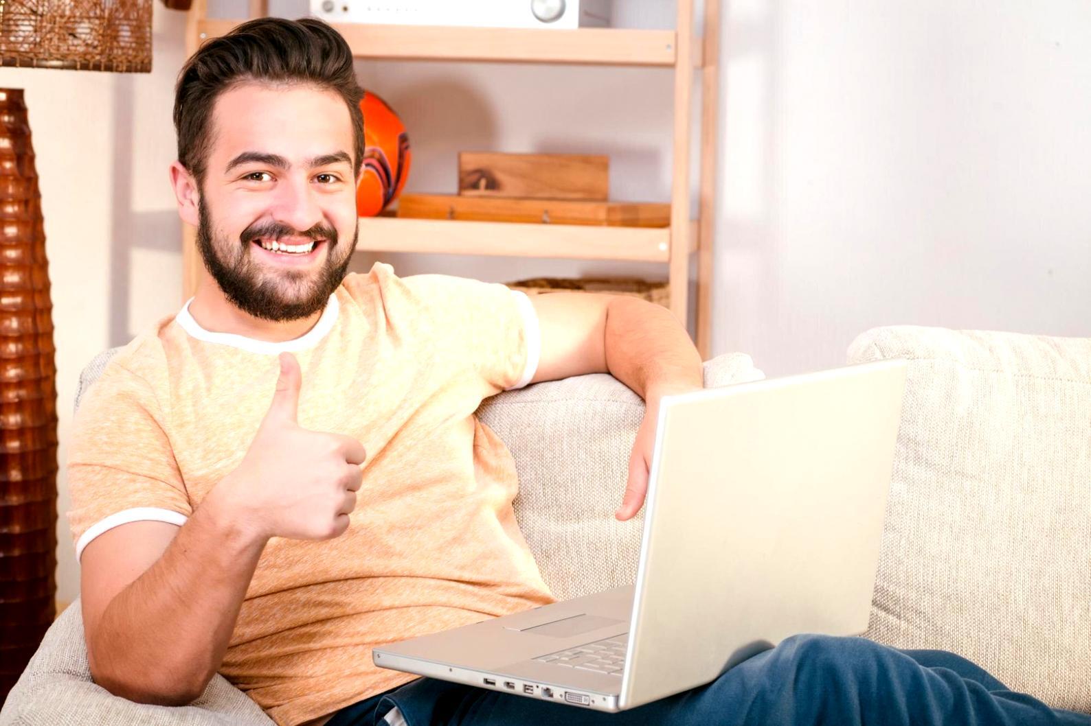 Profesionales trabajando en estrategias financieras avanzadas